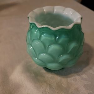 Vintage Fenton uranium Jaqueline artichoke vase